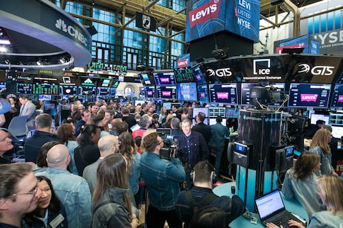 Levi’s Shares Fall to Record Low
