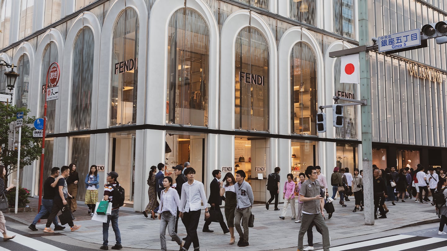 The sharp fall in the yen, combined with a number of premium brands not adjusting their prices to reflect the change, has created a rare opportunity to grab luxe goods at a discount.